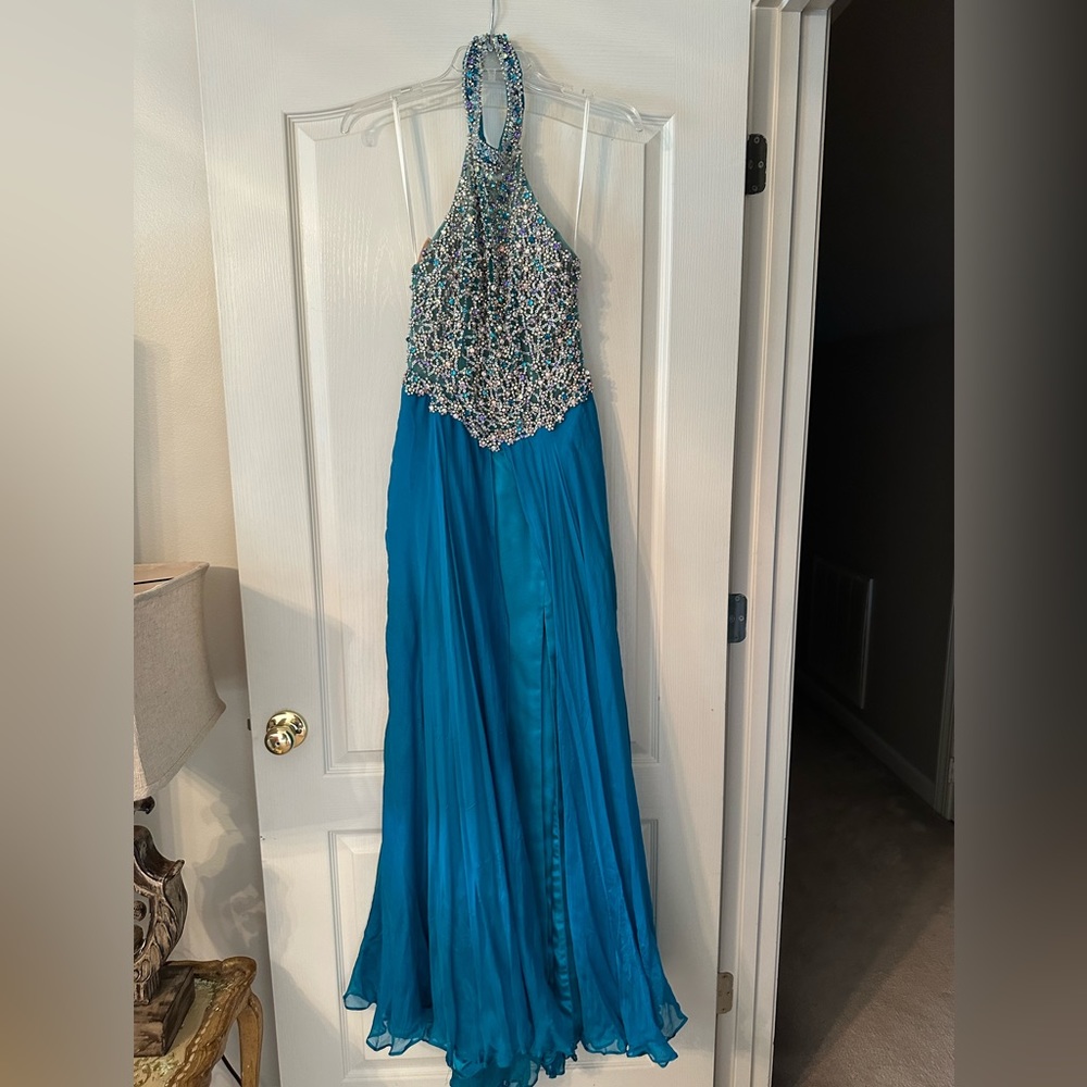 Mac Duggal blue prom dress